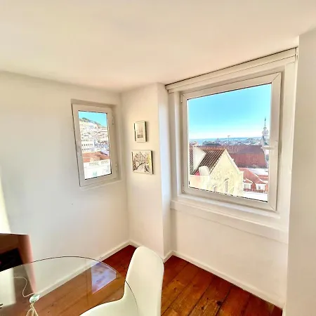 Lovely & Cozy With Amazing View & Location Apartment