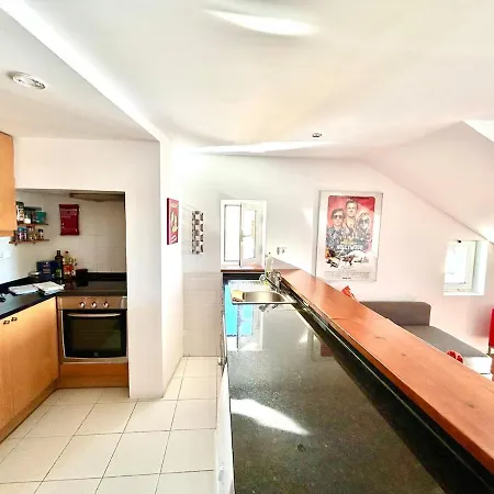 Lovely & Cozy With Amazing View & Location Apartment *