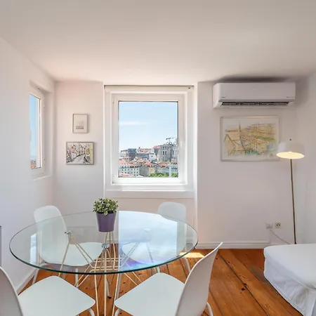 Apartment Lovely & Cozy With Amazing View & Location *