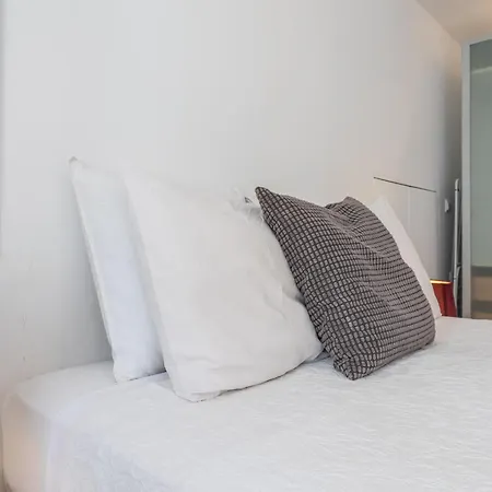 Lovely & Cozy With Amazing View & Location Apartment