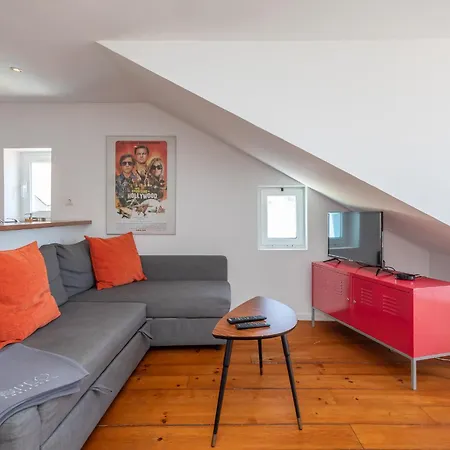 Lovely & Cozy With Amazing View & Location Apartment